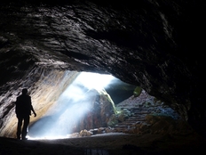 Die Einhornhöhle, Blaue Grotte (Unicorncave unter CC BY-SA 4.0).