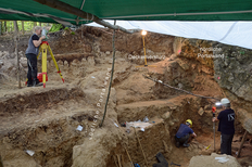 Die Ausgrabungen im verstürzten Eingangsbereich der Höhle im Jahr 2019 (J. Lehmann, © NLD).