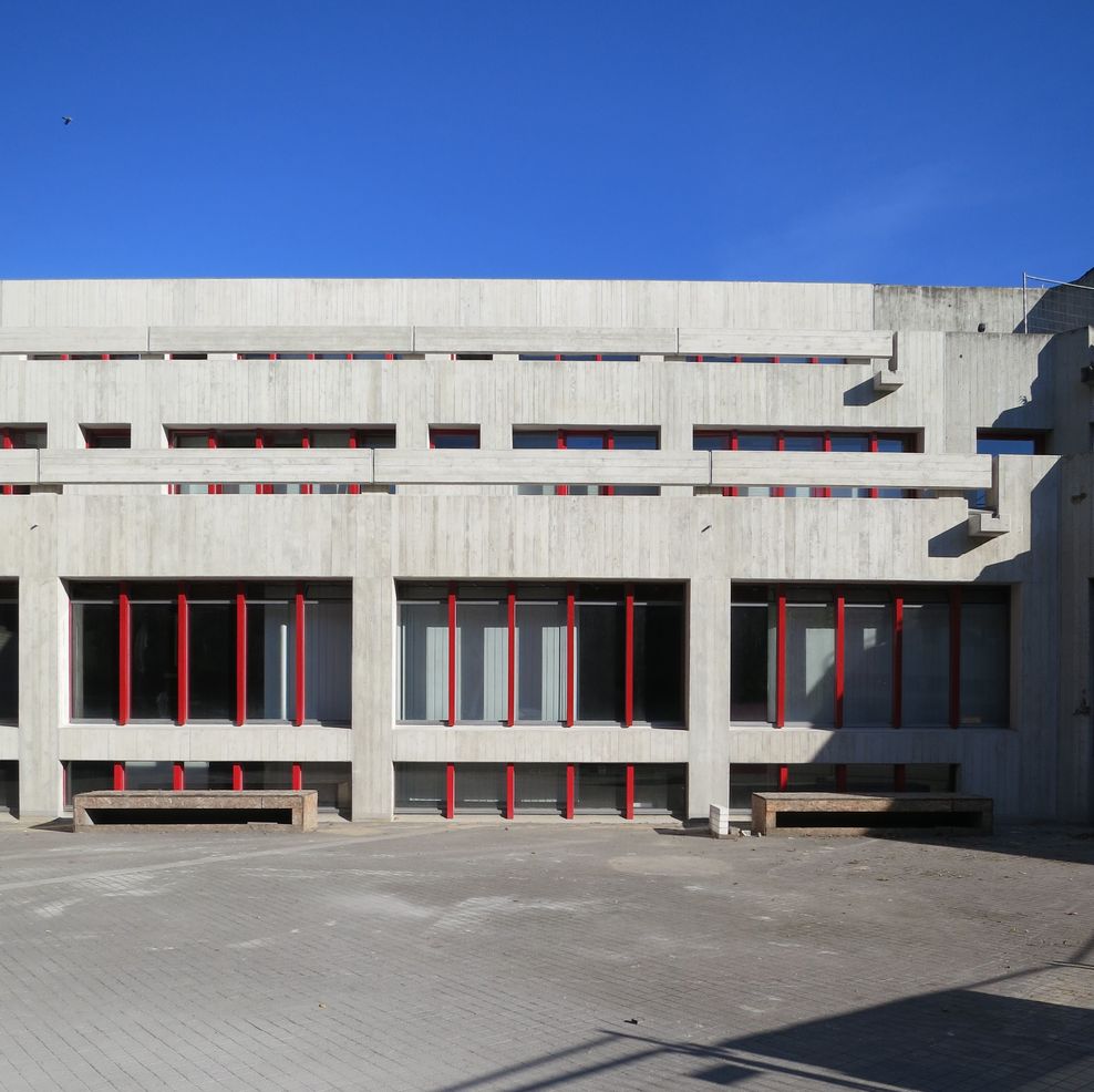 Stadt Hannover, Zoo, Neues Haus 1, Hochschule für Musik und Theater, Bauzeit 1970-73, Architekt Rolf-Dieter Ramcke, Fassadenausschnitt Innenhof nach Süd-Ost, nach erfolgter Fassadensanierung (Rocco Curti, NLD, 2018).