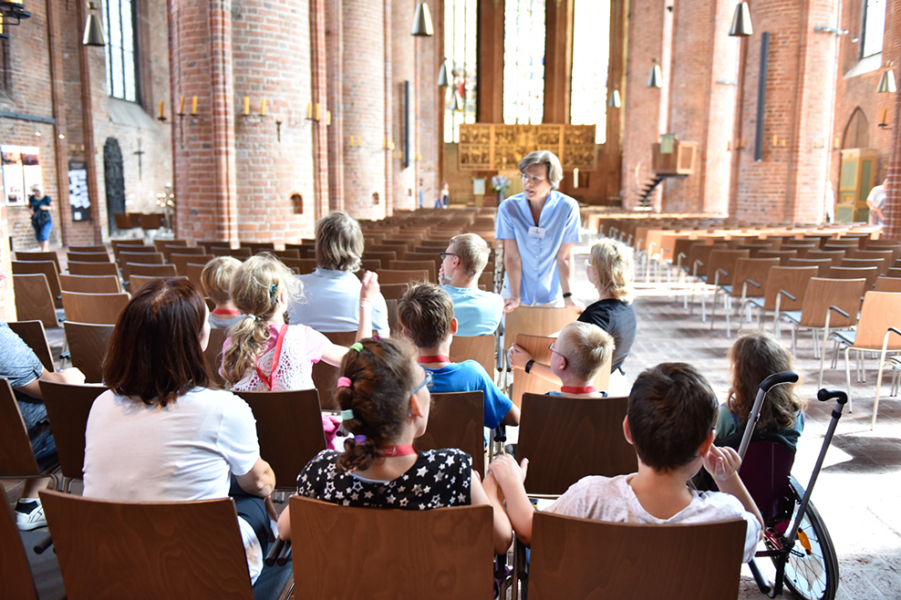 Hannover Marktkirche: denkmal an schule mit Kindern der freien Martinsschule