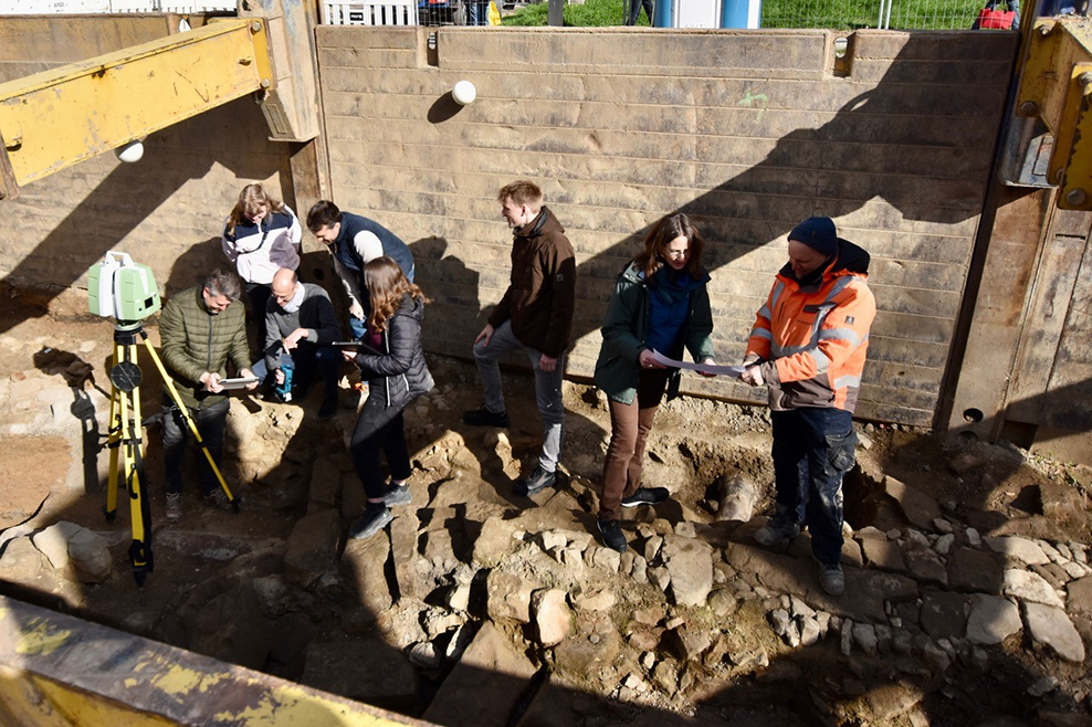 TU Braunschweig startet archäologische Bauforschung an der Mittelalterlichen Brücke in Hildesheim